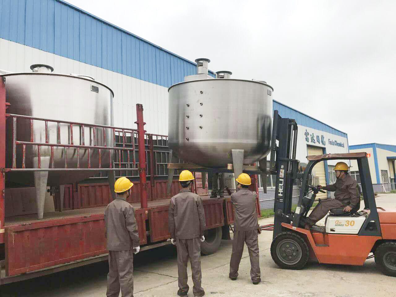 洗滌設備發(fā)運現(xiàn)場